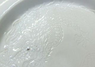 A428: Chinese plate of old white porcelain HAKU - NANKIN with dragon sculpture. 4