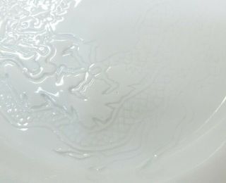 A428: Chinese plate of old white porcelain HAKU - NANKIN with dragon sculpture. 5