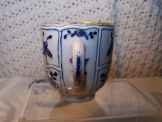 RARE MOULDED DESIGNS Antique Small Chinese Qianlong BLUE WHITE Tea cup 18th 3