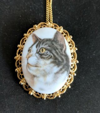 Vintage Porcelain Tabby Cat Cameo Brooch Pin Pendant Necklace It 