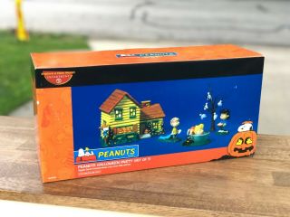 Peanuts Halloween Party 5 Piece Lighted Building Set - Dept 56 -