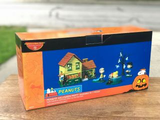 Peanuts Halloween Party 5 Piece Lighted Building Set - Dept 56 - 4