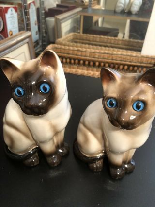 Vintage Pair Ceramic Siamese Cats 7”tall By Enesco Blue Eyes