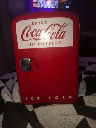 4L Coca Cola Retro Personal Mini Fridge 6 Can.  14 cu.  ft.  Capacity Cooler 4