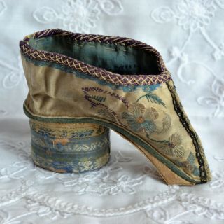 Antique Chinese Silk Embroidered Bound Foot Lotus Slipper Shoe Single 4.  25 " Long