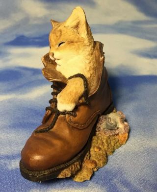Country Artists Kitten Tales " Kitten Asleep W/ Boot " Mouse Figurine 02231 Rguc