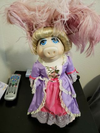 Miss Piggy as Marie Antoinette Vintage ENESCO Collectors Doll 2