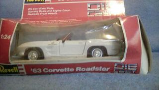 1989 Revell 1/24 Scale Die Cast 1963 White Corvette Roadster