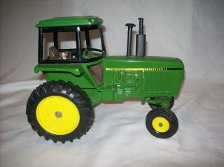 Ertyl John Deere 10 " Diecast 1/16 Scale Tractor With Cab