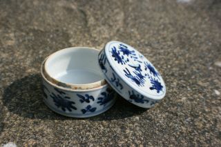 Antique Chinese Porcelain Blue And White Small Round Box With Lid