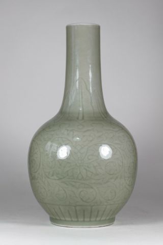 Antique Chinese Late Qing Dynasty C1900 Celadon Glazed Bottle Vase Incised Lotus