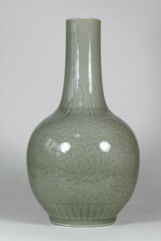 Antique Chinese late Qing Dynasty c1900 Celadon Glazed Bottle Vase Incised Lotus 2