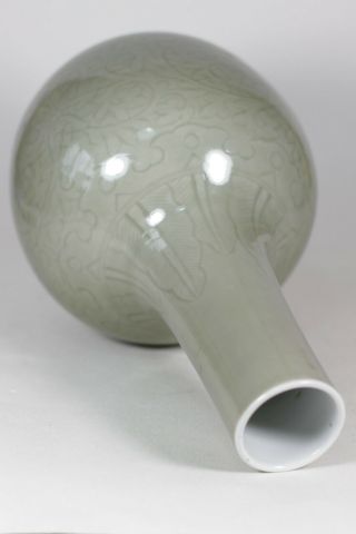 Antique Chinese late Qing Dynasty c1900 Celadon Glazed Bottle Vase Incised Lotus 7