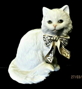 Gorgeous Lenox White Persian Cat Figurine Gold Bow Yellow Eyes 5 1/2 " T Marked