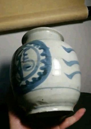 Antique Chinese White and Blue Porcelain Vase - Late Ming or Early Qing Dynasty 2