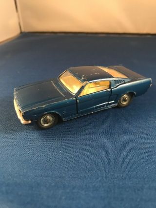 Corgi Toys - 320 Ford Mustang Fastback 2,  2 Blue Dog In Back / Folding Seats