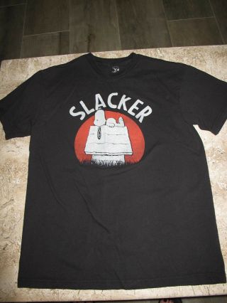 Peanuts - Tee Shirt Medium Adult Black Snoopy On Top Of Doghouse " Slacker "