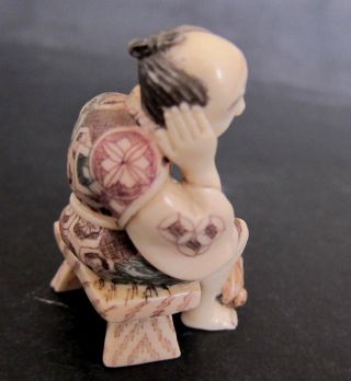 Japanese ivory colored bone Okimono/netsuke - Frog Man Sells Frogs,  Rattan Basket 5