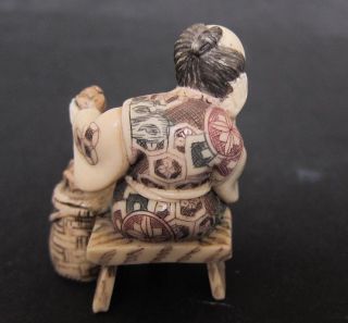 Japanese ivory colored bone Okimono/netsuke - Frog Man Sells Frogs,  Rattan Basket 6