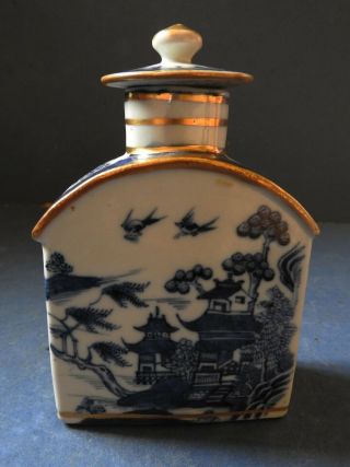 Chinese Porcelain Blue & White Flask Shaped Tea Caddy - Qianlong - 18th Century