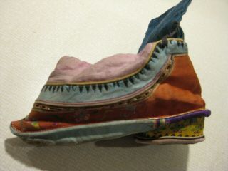 Antique Southern Chinese Lotus Silk And Cotton Shoes With Back Early 1900 