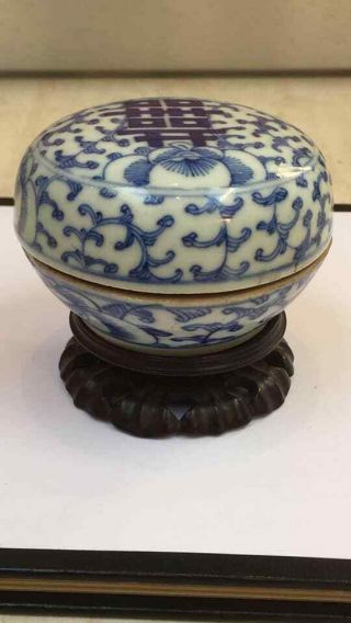 19th Century Chinese Blue And White Porcelain Lidded Box/pot