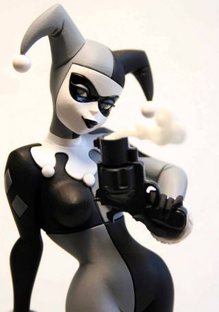 Harley Quinn - Batman Black & White Statue - Bruce Timm - 1st Edition - Fact