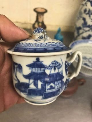 Chinese Antique Blue And White Cover Cup