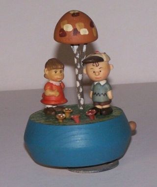 Peanuts 1972 Anri (italy) Music Box Charlie Brown & Lucy Under Mushroom
