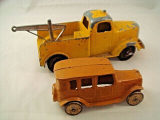 2 early Tootsitoys: 1940 ' s WRECKER TOW TRUCK & 1920 ' s yellow Cab Sedan 4