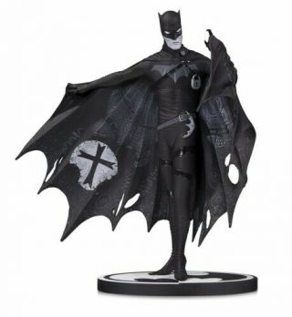 Dc Collectibles Batman Black & White Statue By Gerard Way