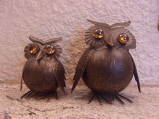 Set Of 2 Folk Art Tin Owls,  Glass Eyes,  Wire Feet,  Round Bodies,  5 " & 3 1/2 " Vgc