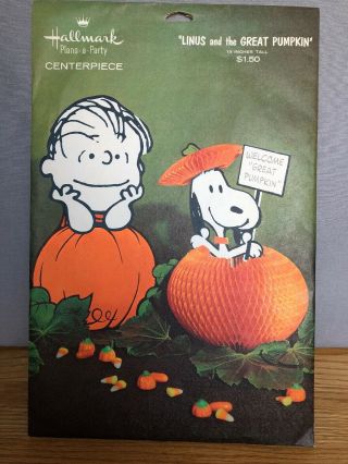 Vtg Hallmark Peanuts Linus & Great Pumpkin Snoopy Halloween Centerpiece 13”