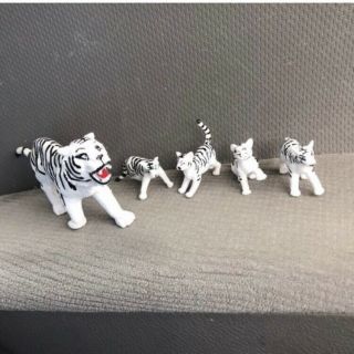 White Bengal Tiger & Cubs Family Toy Plastic Figure Figurine - Ray Miniature