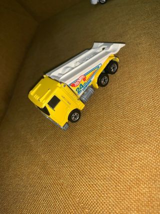 Vintage 1986 Mattel Hot Wheels 24 Hour Towing Yellow Truck Toy With Ramp