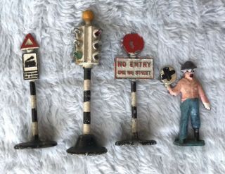 3 Vintage Dinky Toys: Traffic Light,  Crossroad,  1 - Way Signs,  Worker