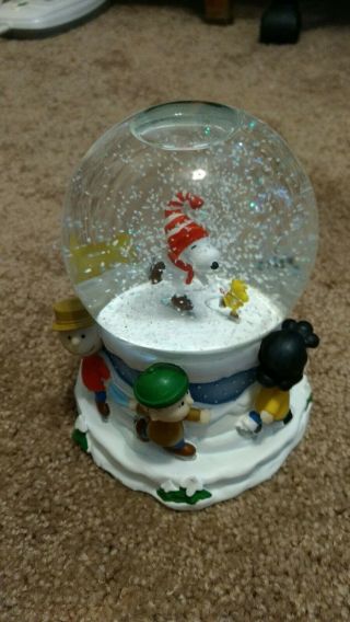 Vintage Rare Peanuts Snoopy Musical Snow Globe Linus And Lucy Charlie Brown