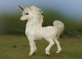 Hagen - Renaker Mini 3206 Papa Unicorn - Miniature Ceramic Fantasy Figurine
