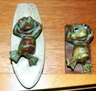 Set Of 2 Happy Smiling Frog Ceramic Glazed Hand Painted Laying Figurine 3 " Frogs