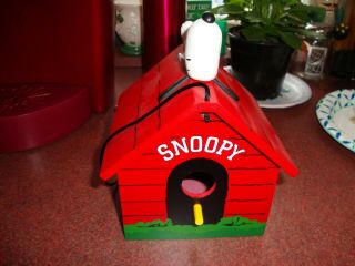 Snoopy Lying on Top of his Doghouse Bird House Colors Bright:) Cute:) 8