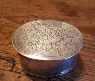Vintage Metal Silver Plated? Snuff Box Or Trinket/pill Box Coat Of Arms On Lid