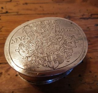 Vintage Metal Silver Plated? Snuff Box or Trinket/Pill Box Coat of Arms On Lid 5