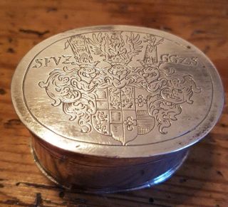 Vintage Metal Silver Plated? Snuff Box or Trinket/Pill Box Coat of Arms On Lid 8