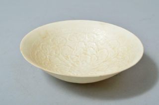 T1428: Chinese Pottery White Porcelain Flower Sculpture Tea Bowl Chawan