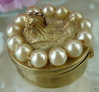 UNIQUE CHARMING VINTAGE CHICKEN HEN ON NEST FAUX PEARL GOLD TONE PILL BOX 2