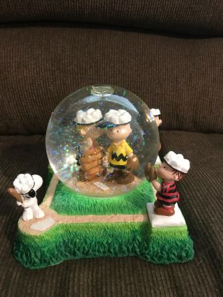Charlie Brown & Baseball Peanuts: Meeting On The Mound Snow Globe