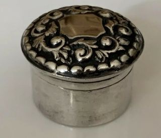 Victorian 1899 Birmingham Hallmarked Silver Pill Box By Synyer & Beddoes