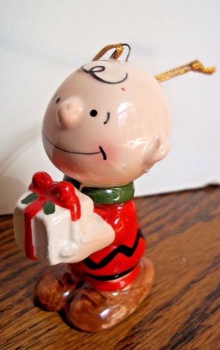 Vintage Peanuts Snoopy Pal Charlie Brown With Present Ceramic Ornament Ufs 2.  75 "