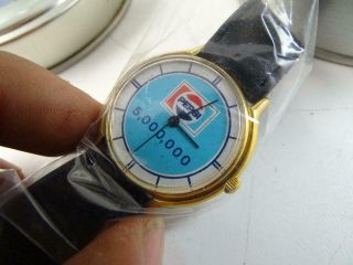 Vintage Pepsi Soda Advertising Employee Battery Wristwatch 5,  000,  000 W/ Tin