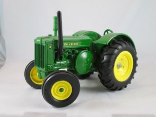 John Deere Collector Edition 1/16 scale tractor model,  Model D 3
